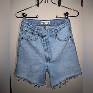 NWOT Abercrombie & Fitch High Rise Dad Short